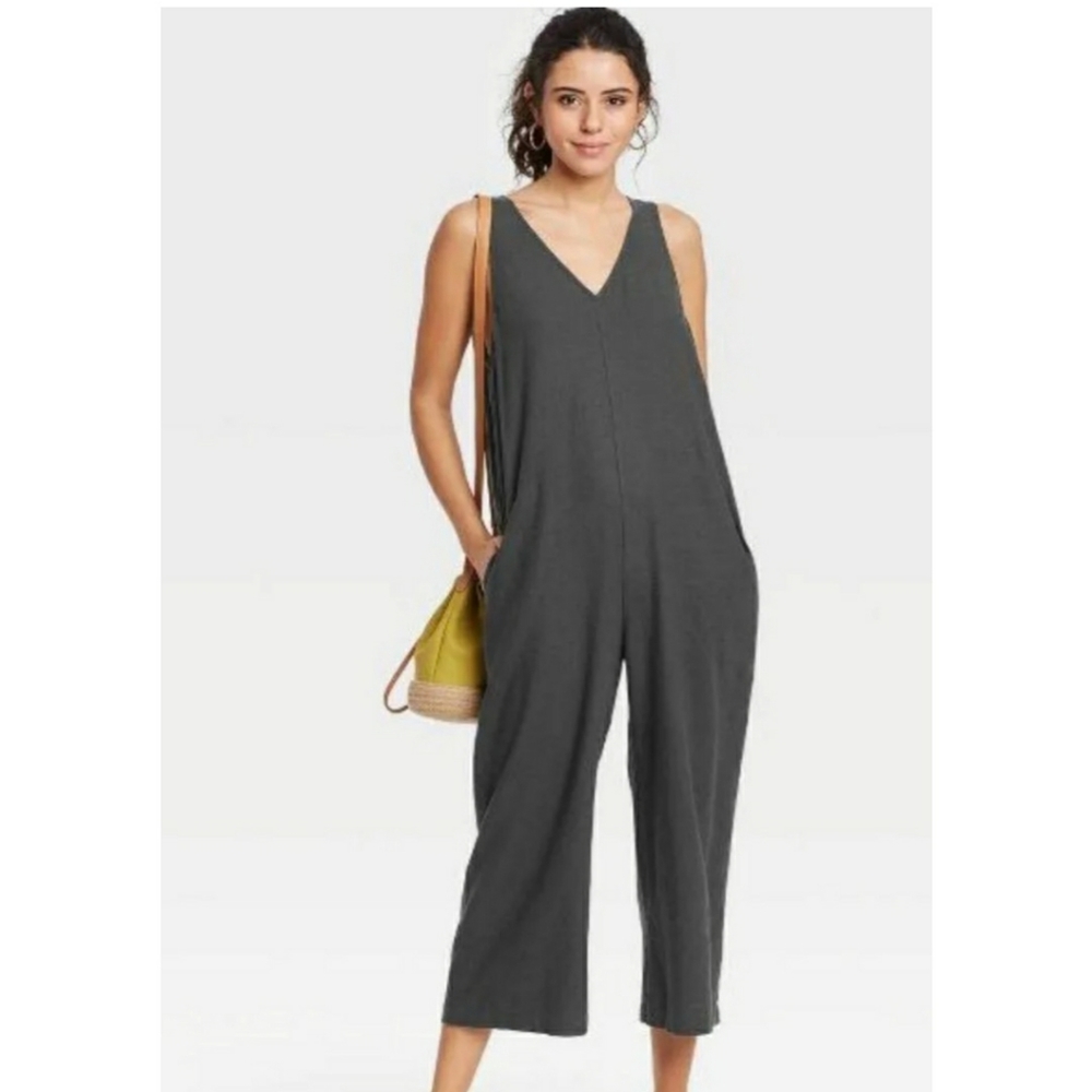 Universal Thread Sleeveless Cropped Jumpsuit in Gray